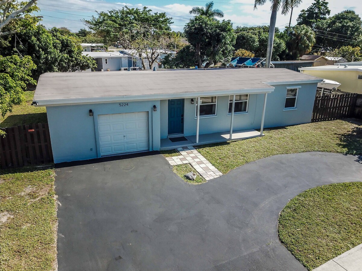 Cristy's Beach House - Pompano Beach