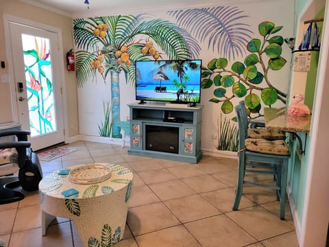 Private 2bdrm Suite/Kitchen/Laundry/Sunroom/Grill