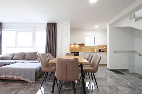 Apartment Tin - Unit 377592-13