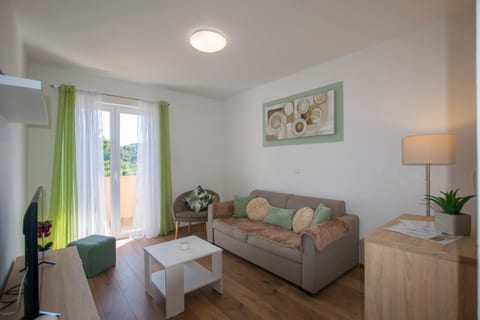 Apartments Lucia - Unit 377582-13