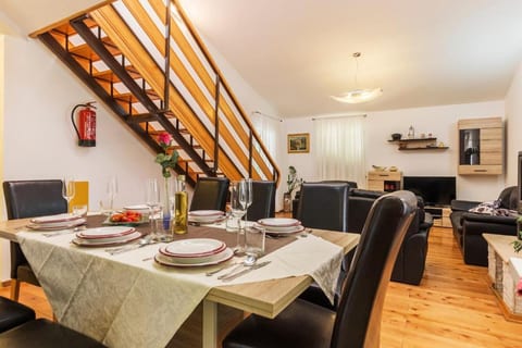 Villa Lucy - Unit 377540-13