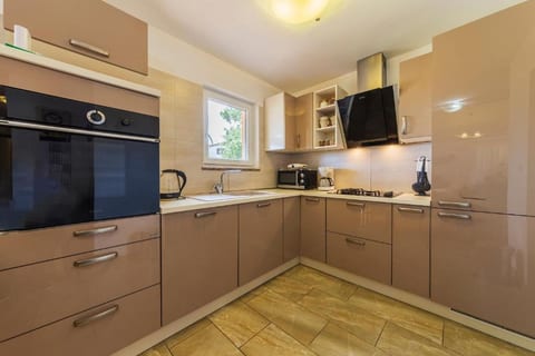 Villa Lucy - Unit 377540-13