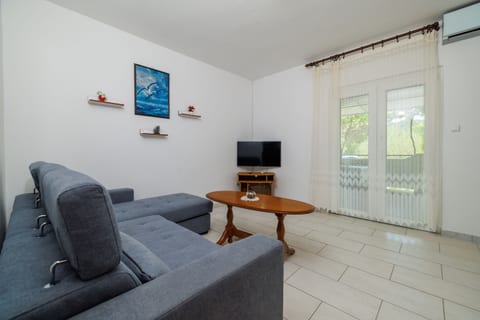 Apartments I&M - Unit 377538-13
