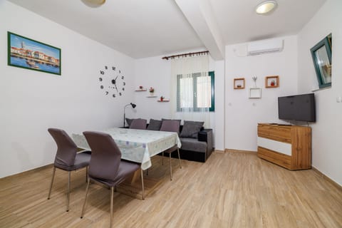 Apartments I&M - Unit 377539-13