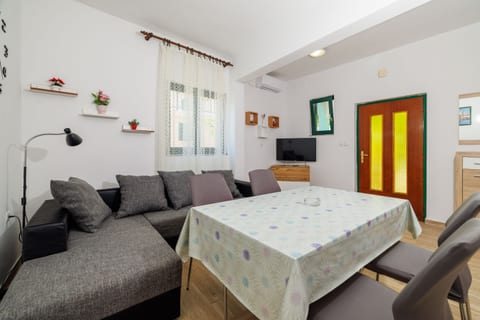 Apartments I&M - Unit 377539-13
