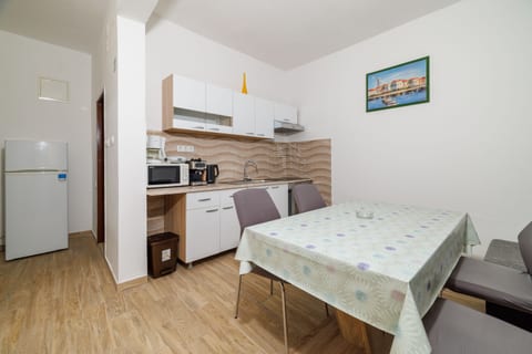 Apartments I&M - Unit 377539-13