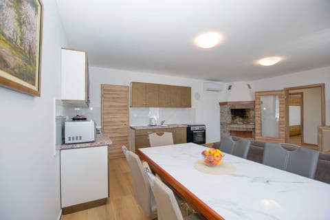 Villa Nola - Unit 377361-13