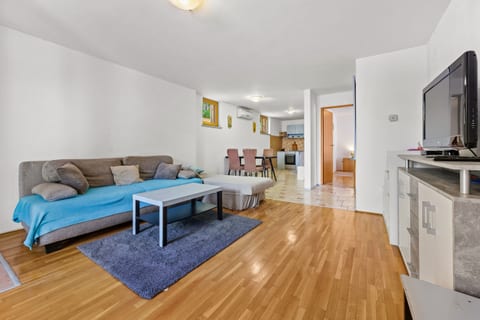 Apartment Tin - Unit 377273-13