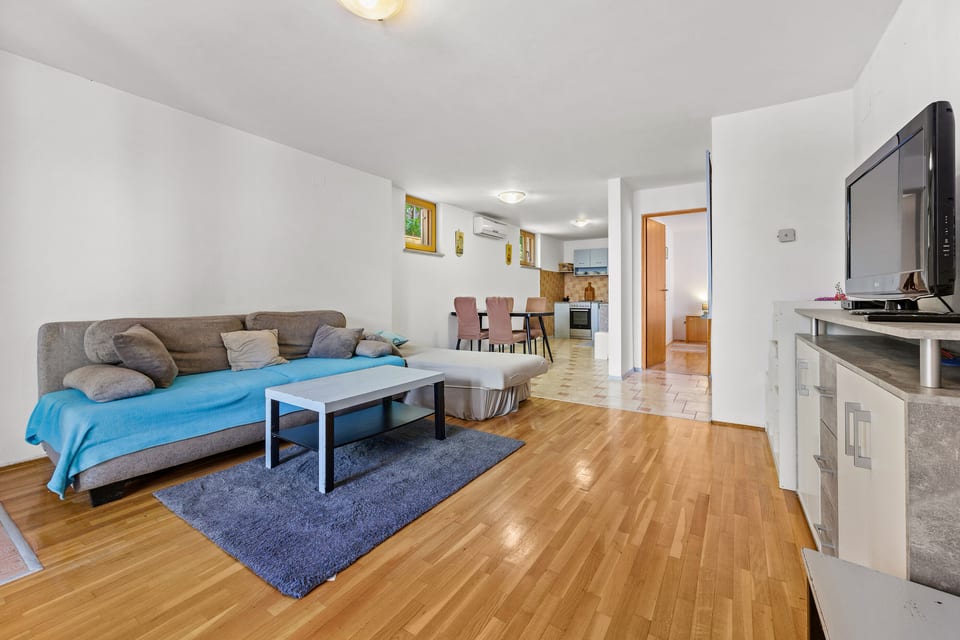 Apartment Tin - Unit 377273-13