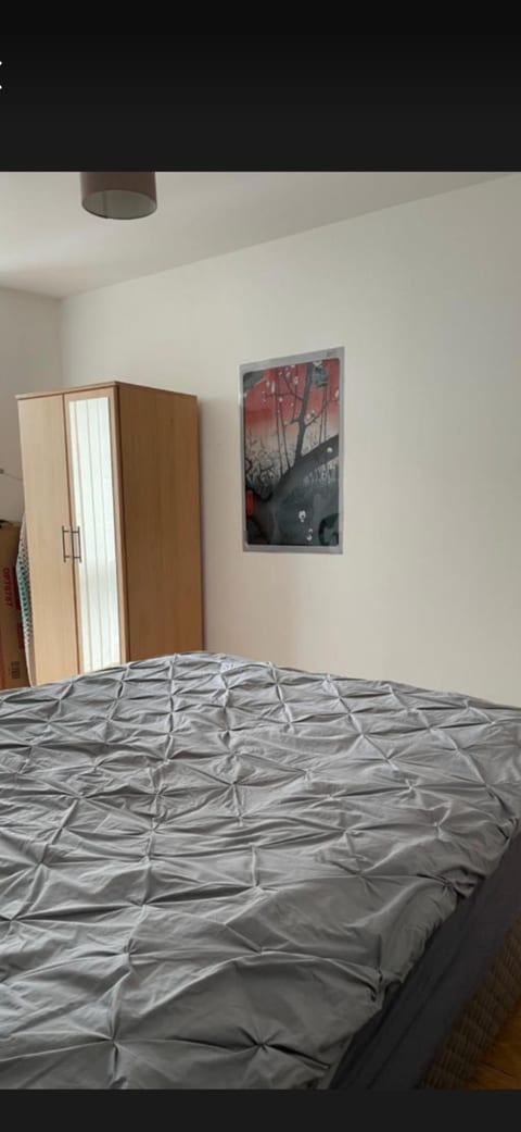 Modern 2-Bed Apartment near Tower Bridge | Free Pa