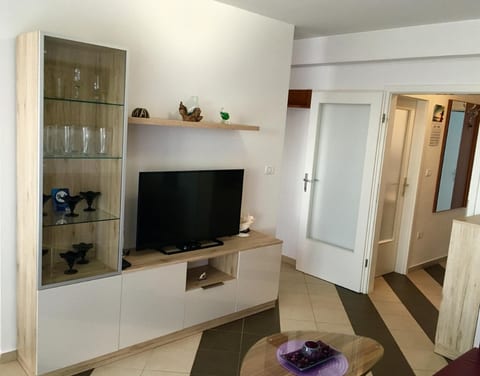 Apartment Mirella - Unit 375824-13