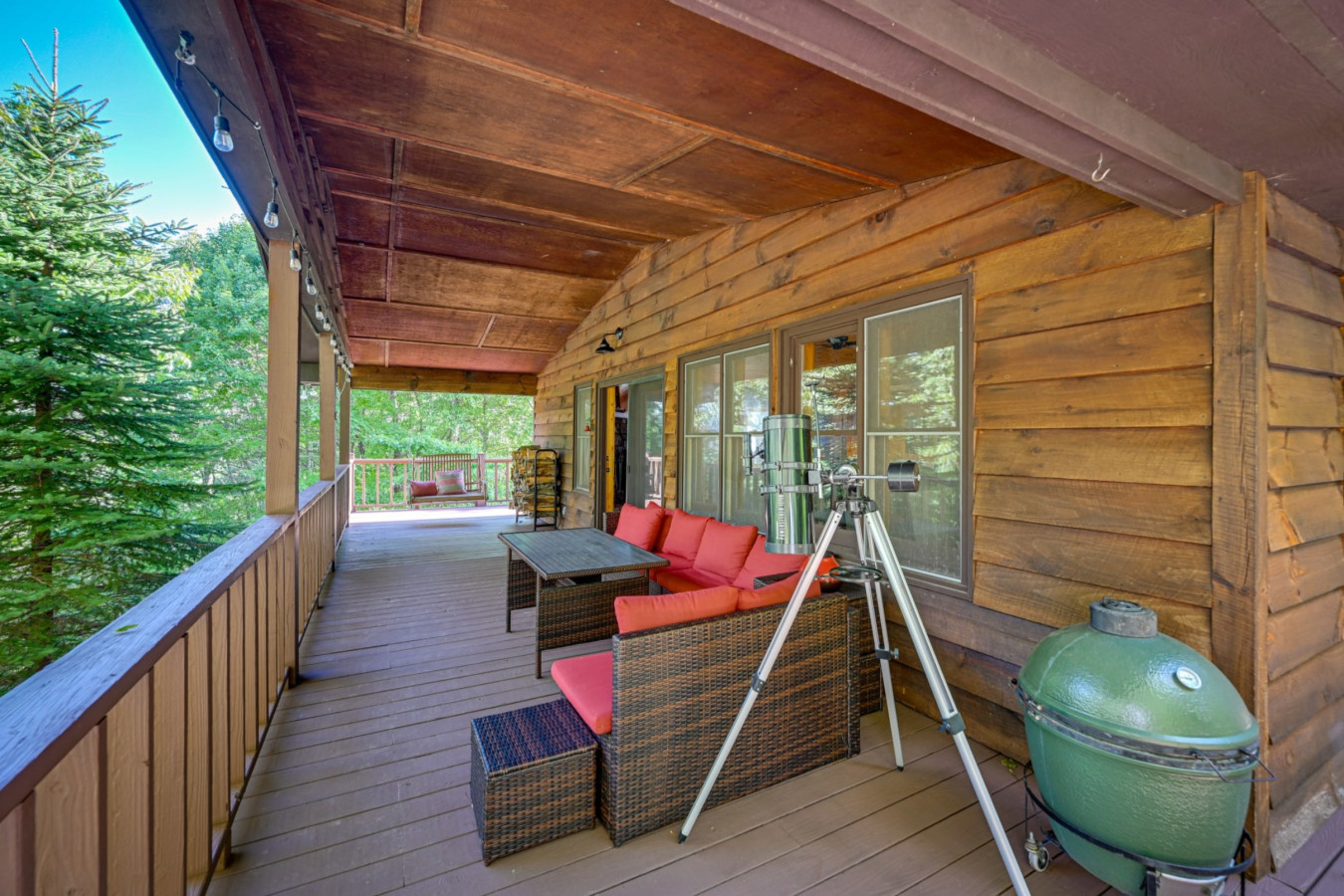 family-and-friends-getaway-panoramic-mountain-vistas/