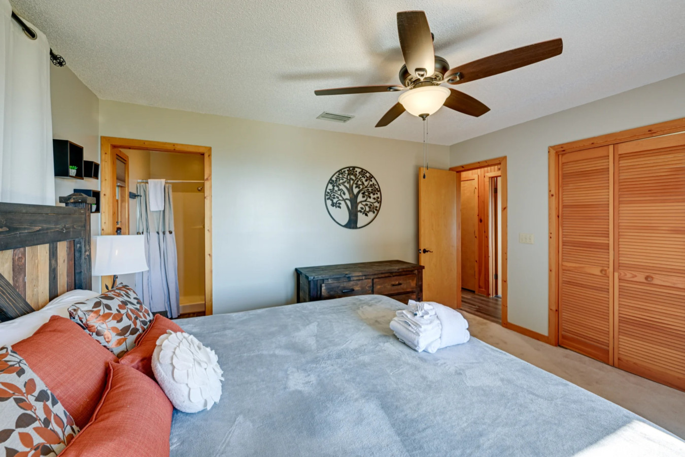 family-and-friends-getaway-panoramic-mountain-vistas/