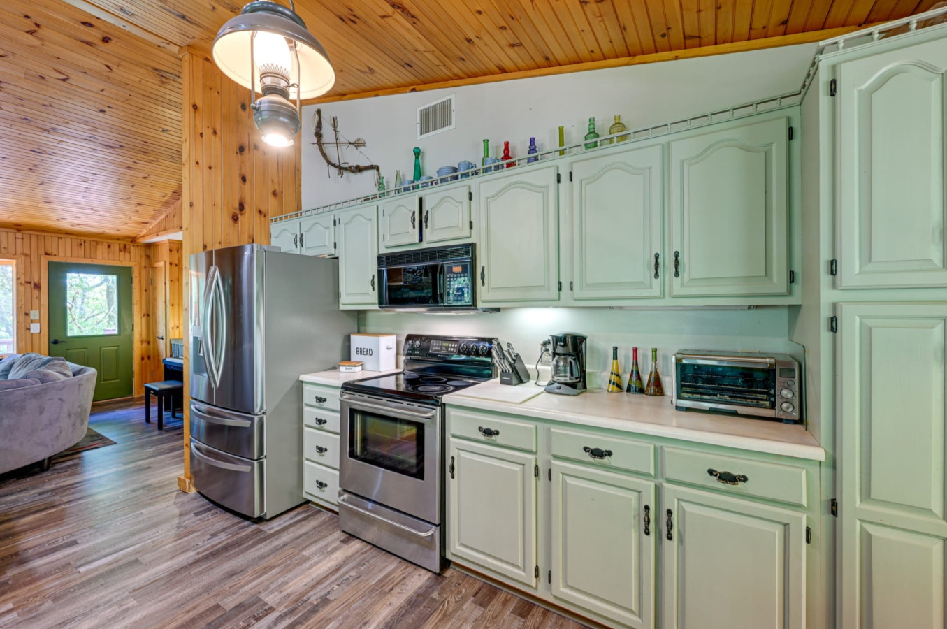 family-and-friends-getaway-panoramic-mountain-vistas/