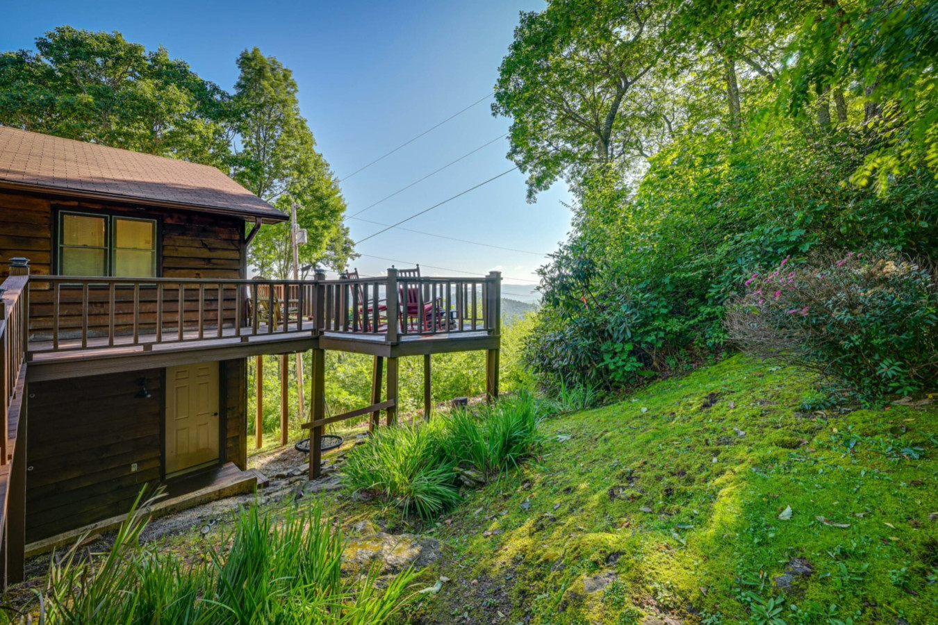 family-and-friends-getaway-panoramic-mountain-vistas/