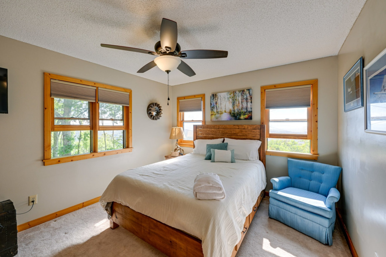 family-and-friends-getaway-panoramic-mountain-vistas/