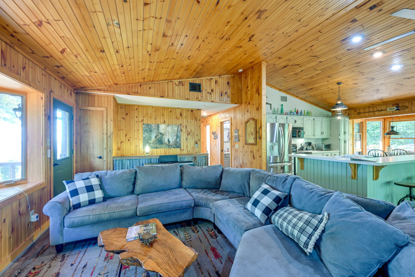 family-and-friends-getaway-panoramic-mountain-vistas/