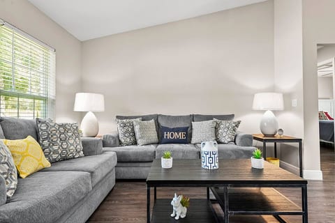 Heated Pool Cheerful, Pet- friendly 3 Bedroom