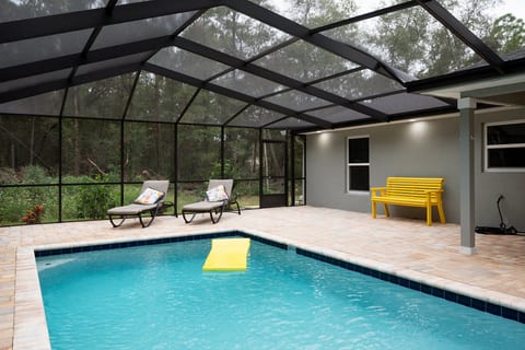 Heated Pool Cheerful, Pet- friendly 3 Bedroom