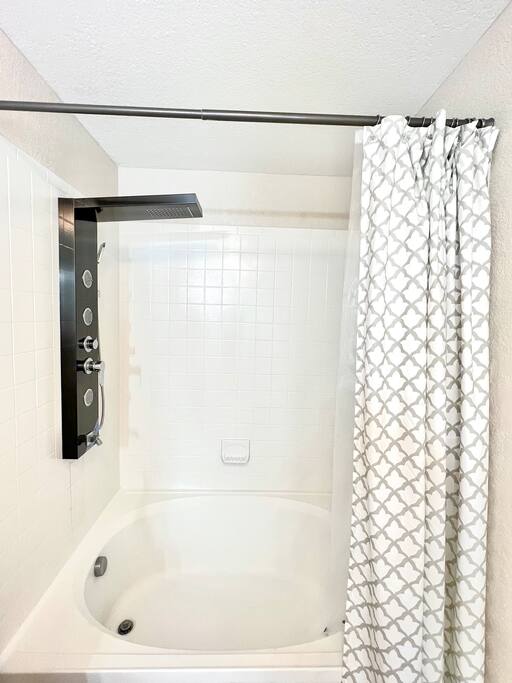 Nice Clean & Central | 3BR San Antonio (4 Beds) CC