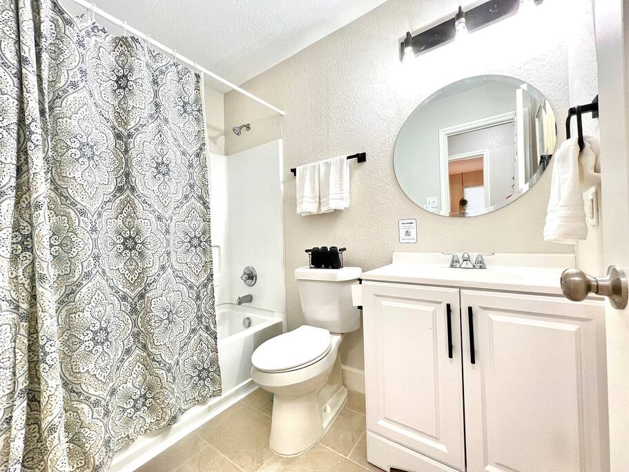 Nice Clean & Central | 3BR San Antonio (4 Beds) CC
