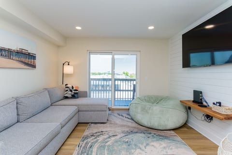 127th St | pool, short walk 2 beach & Park