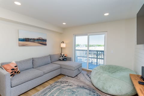 127th St | pool, short walk 2 beach & Park