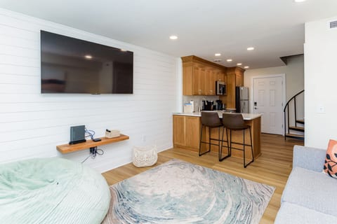 127th St | pool, short walk 2 beach & Park