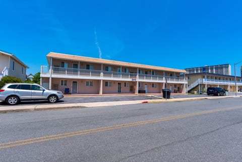 Captains Quarter|canal-side 2 bedroom!