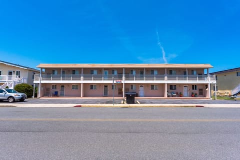 Captains Quarter|canal-side 2 bedroom!