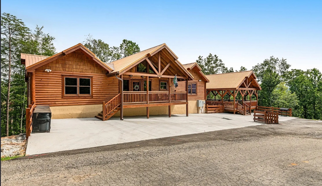 Smoky Serenade - Sleeps 30!