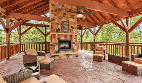 Smoky Serenade - Sleeps 30!