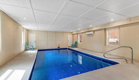 Smoky Serenade - Sleeps 30!