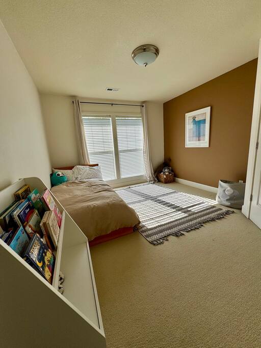 Spacious -AC, Wifi, Free Parking