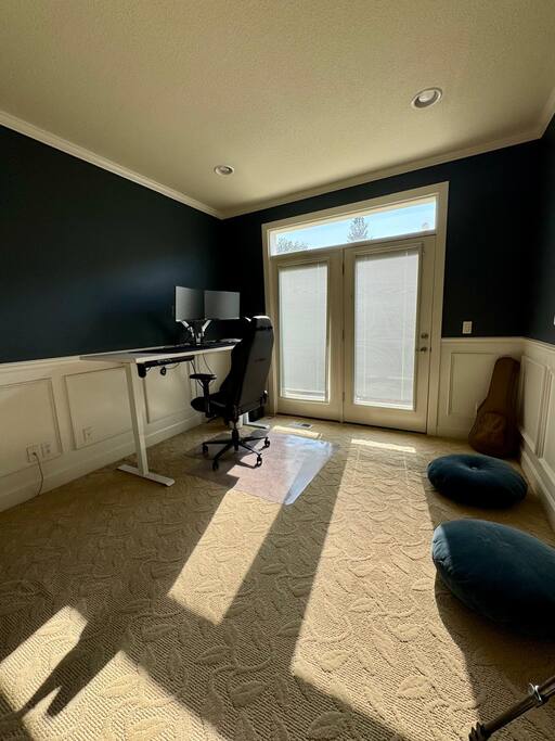 Spacious -AC, Wifi, Free Parking