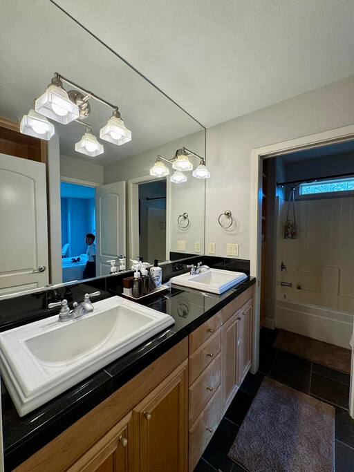 Spacious -AC, Wifi, Free Parking
