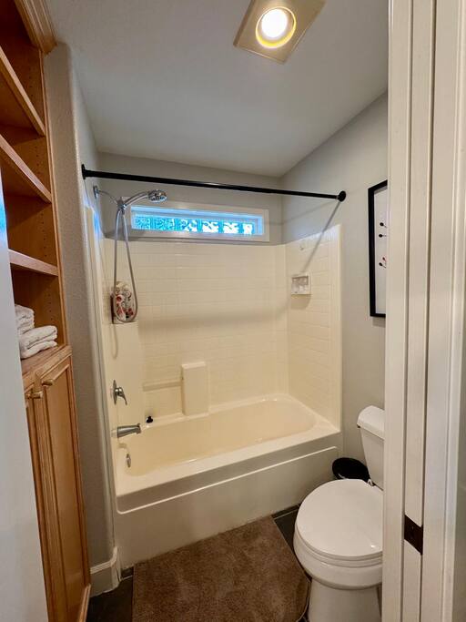 Spacious -AC, Wifi, Free Parking