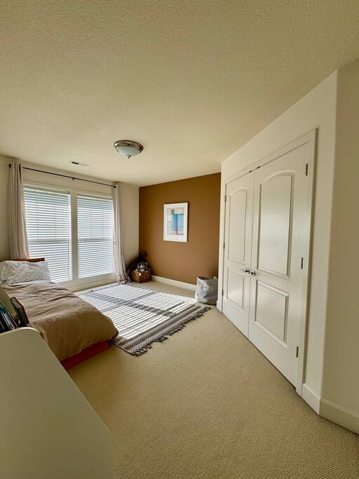 Spacious -AC, Wifi, Free Parking