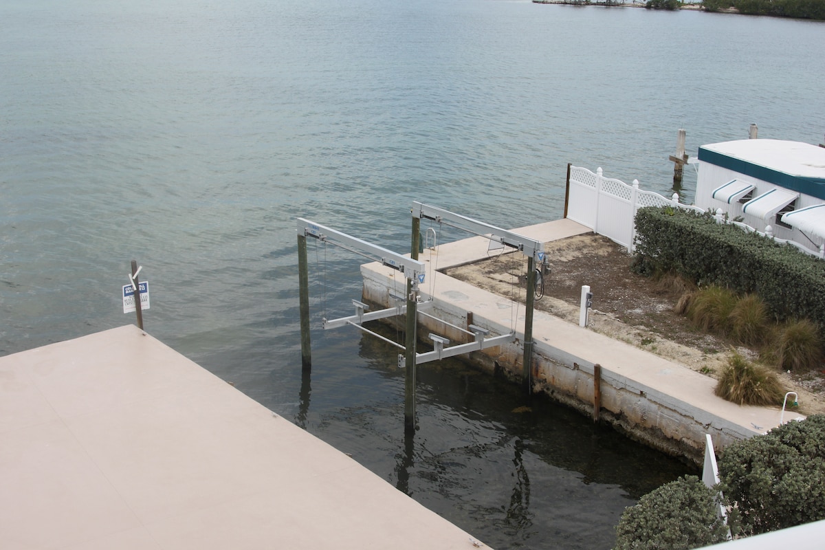 keys-waterfront-spectacular-gulf-view-dock-pool/