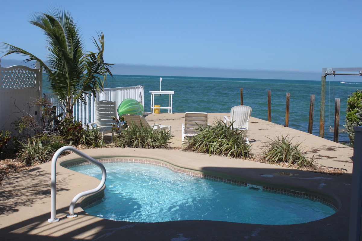 keys-waterfront-spectacular-gulf-view-dock-pool/