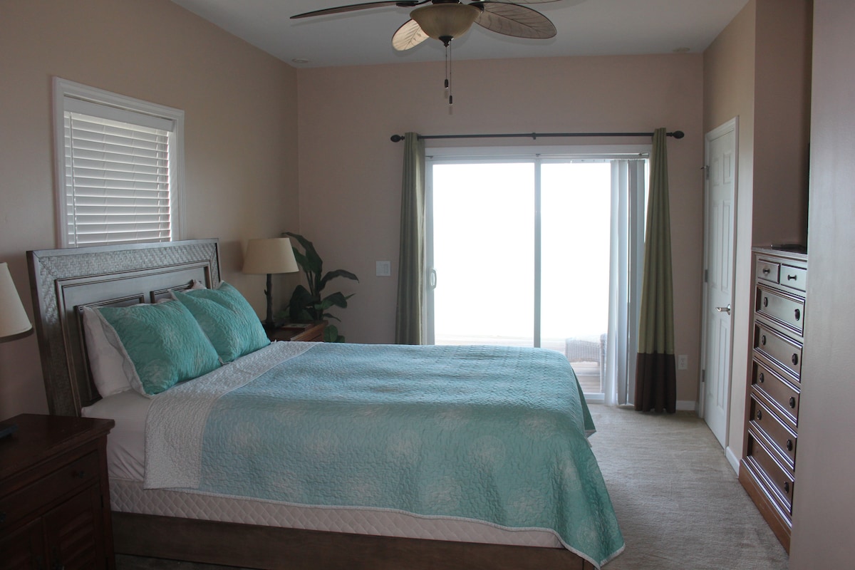 keys-waterfront-spectacular-gulf-view-dock-pool/