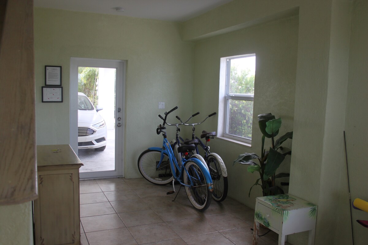 keys-waterfront-spectacular-gulf-view-dock-pool/