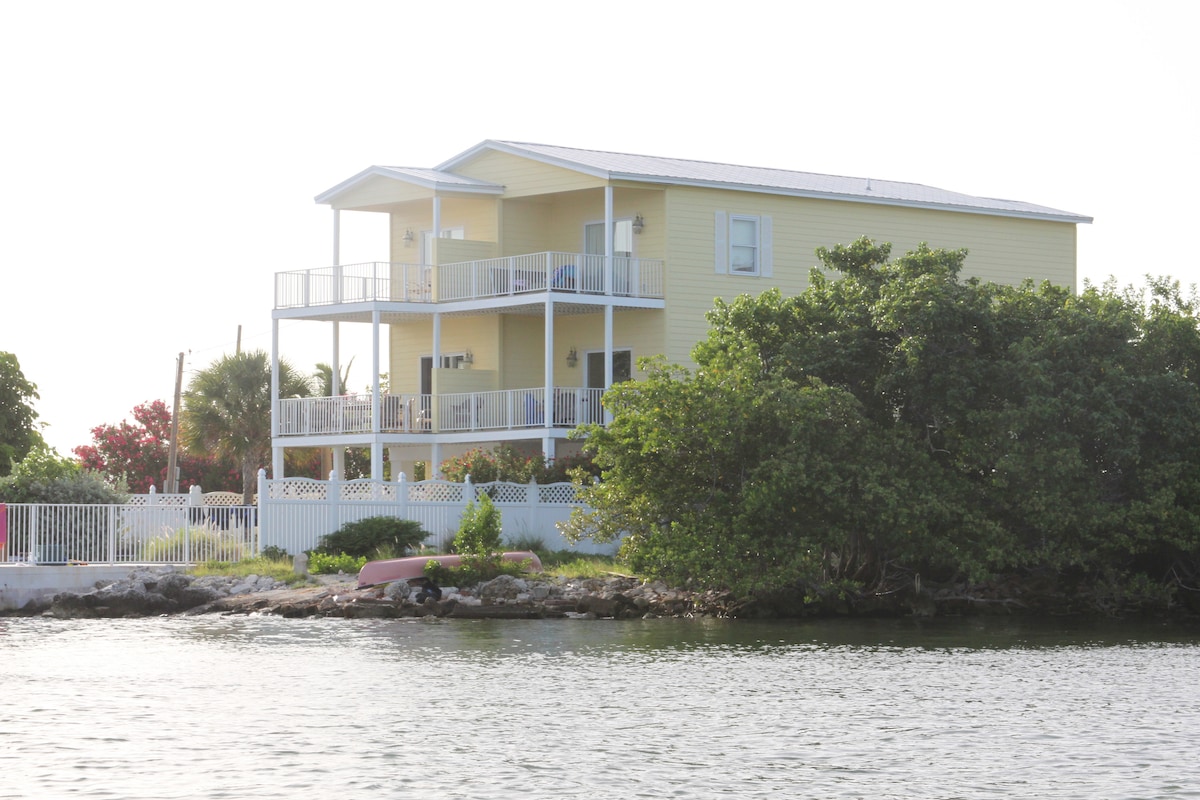 keys-waterfront-spectacular-gulf-view-dock-pool/