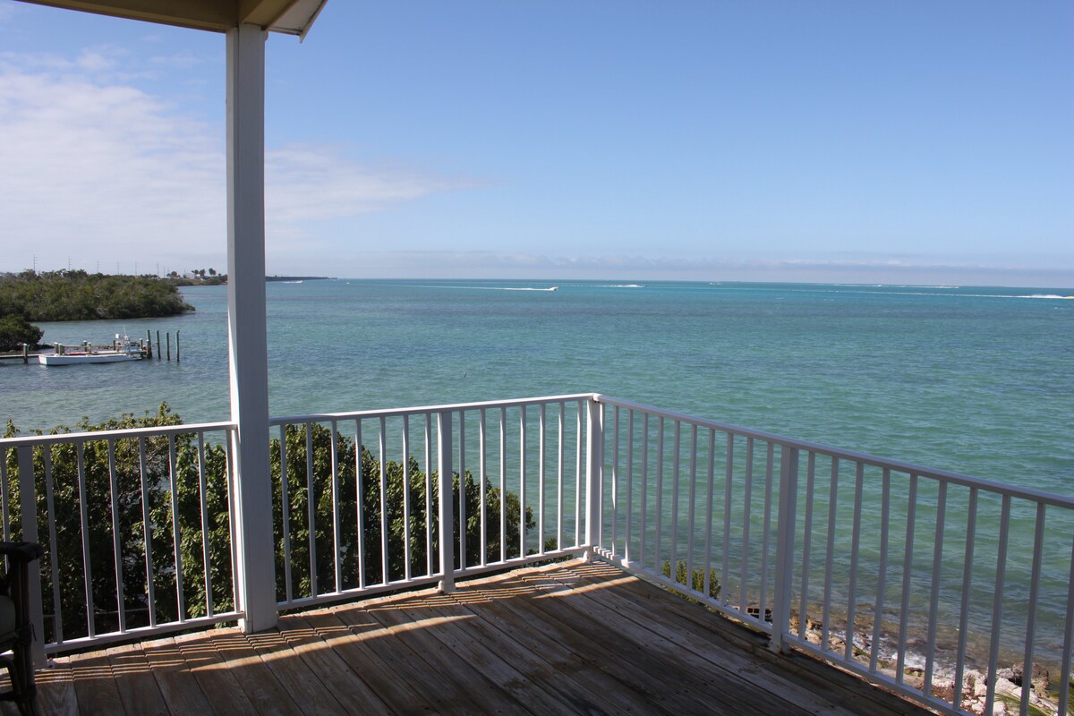 keys-waterfront-spectacular-gulf-view-dock-pool/