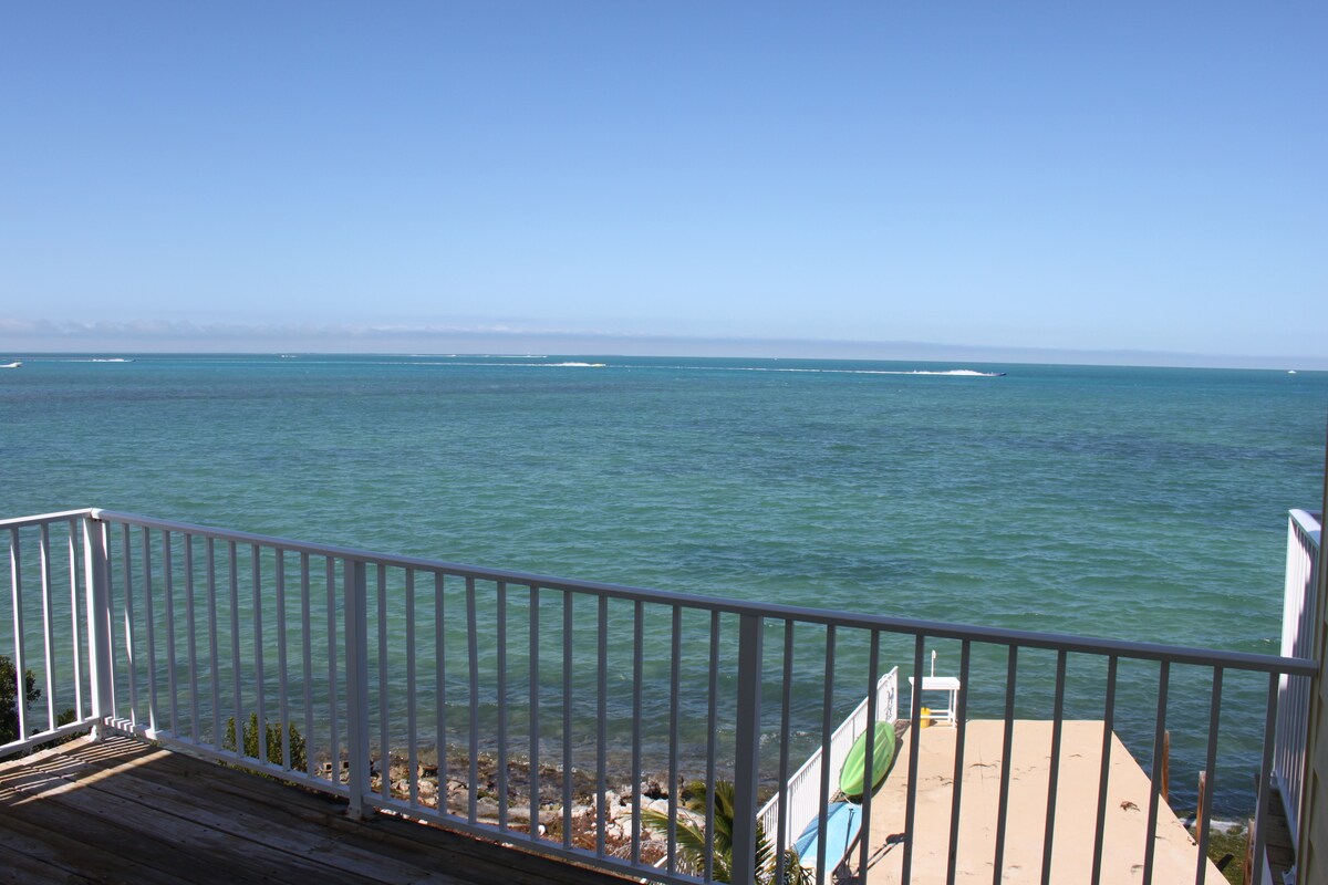 keys-waterfront-spectacular-gulf-view-dock-pool/