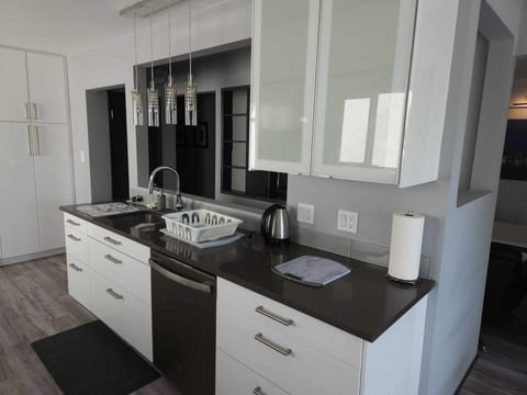 Modern Comfort: Furnished 3-Bedroom Oasis in Vibrant Vancouver for Prime stays