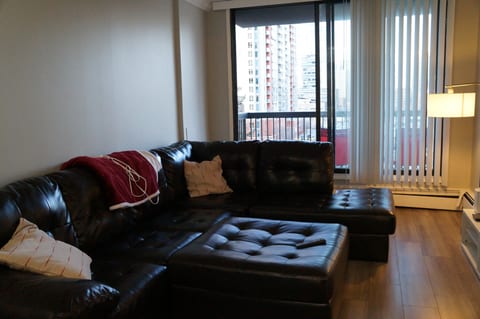 Elegant 2-Bedroom Corporate Housing in Downtown Calgary for Prime Stays