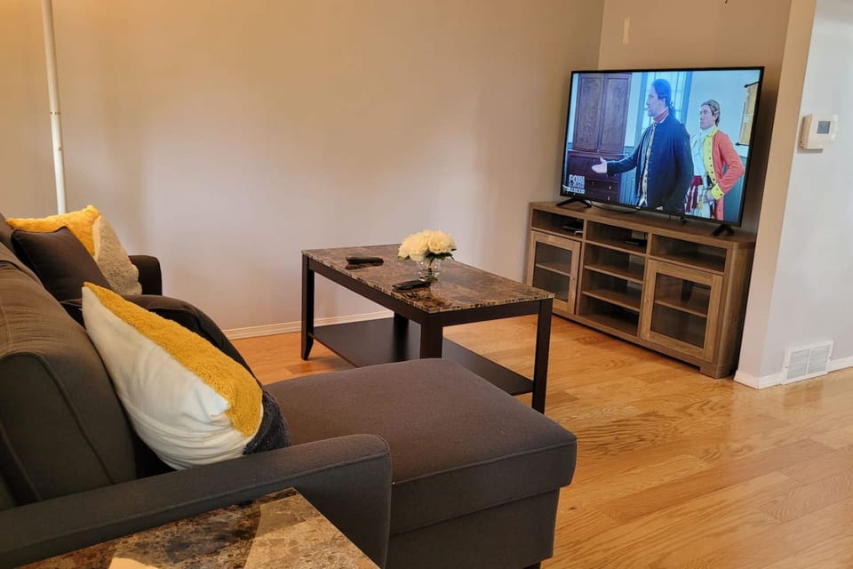 Elegant 4-Bedroom Family Home - Calgary