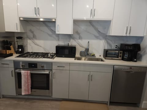 Modern 2 Bedroom Townhouse