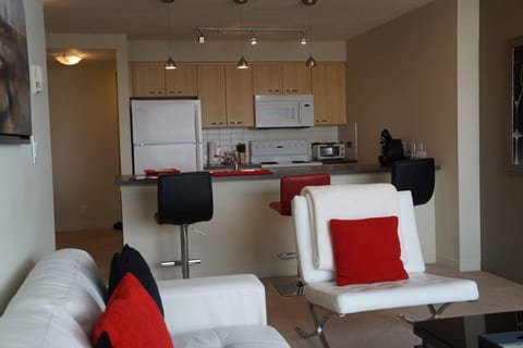 Charming Upper-Level 3-Bedroom House on Beatrice